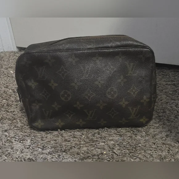 Louis Vuitton Brown Signiture Mono 23 Trousse Toiletry Bag (EUC)(COA)✨️🖤✨️ - Picture 4 of 16